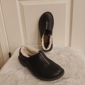 UGG Bettey 1928 Sheepskin Lined Black Leather Clog Slippers 8 Boho Gorpcore